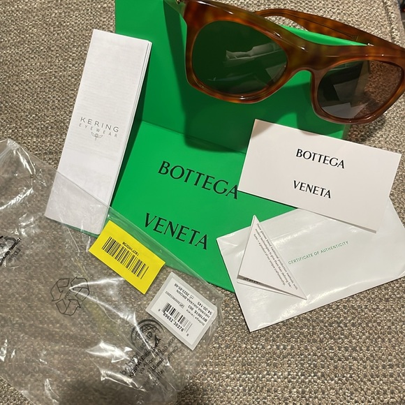 BOTTEGA VENETA 54MM Tortoise Square Sunglasses in Havana Brown full incl… - Picture 9 of 11